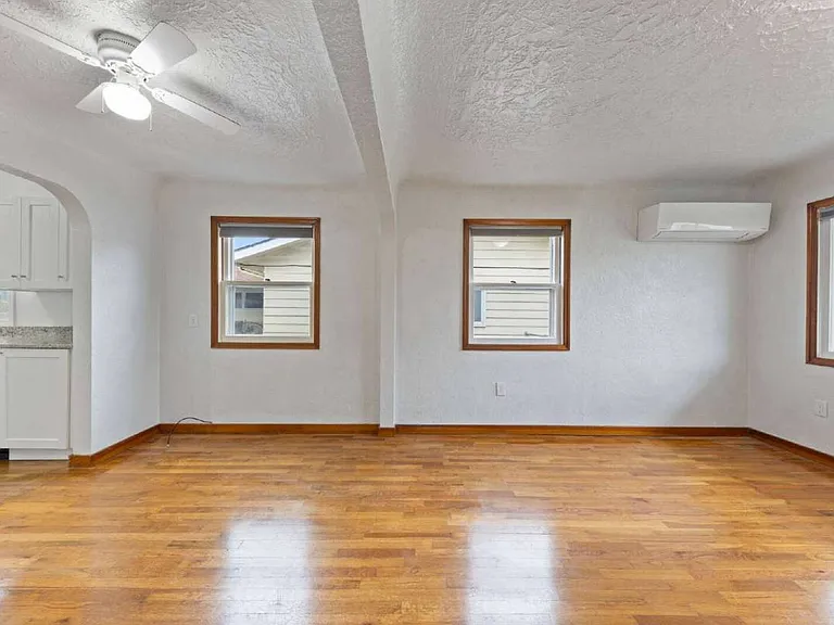 762 SW Levens St — Photo 8