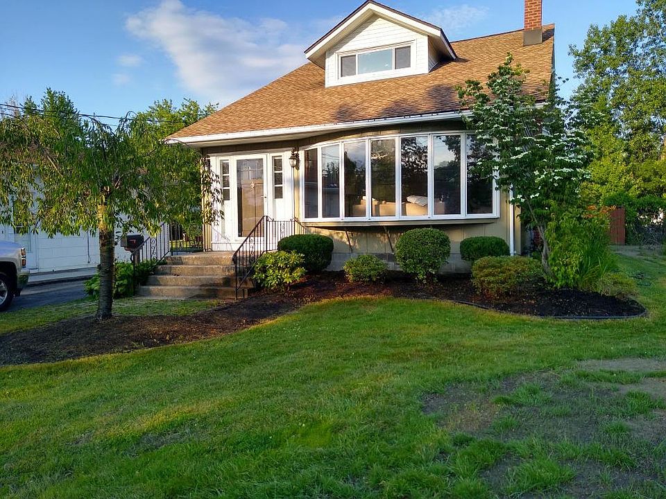 Beautifully Maintained Front