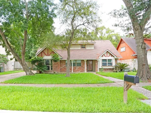 13910 Baytree Dr, Sugar Land, TX 77498