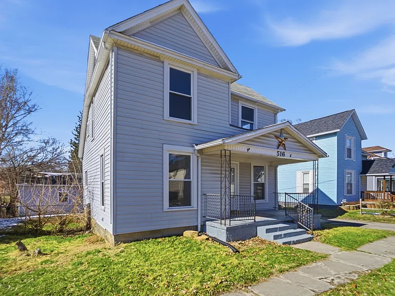 516 S Madriver St — Photo 2