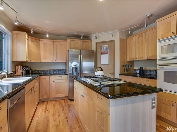 4th image of 2112 179th Ct NE
