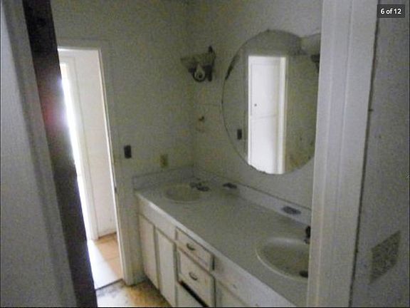 5th image of 1911 Park St