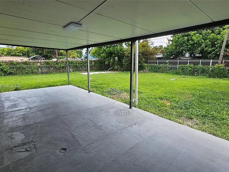 6118 Plunkett St — Photo 14