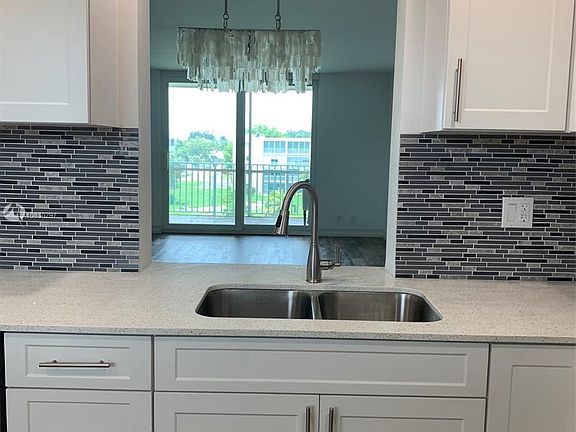 4th image of 1024 SE 3rd Ave APT 401