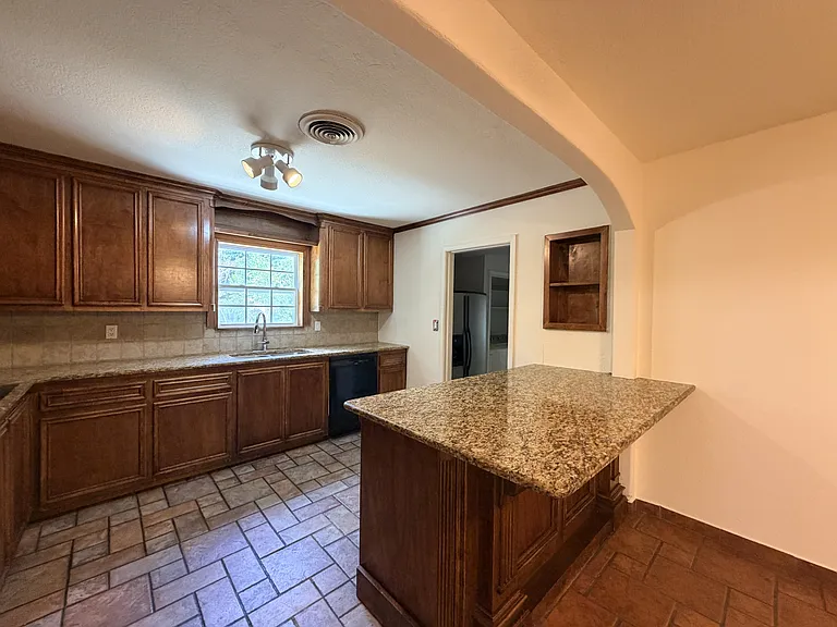 5030 Bonner Dr — Photo 8