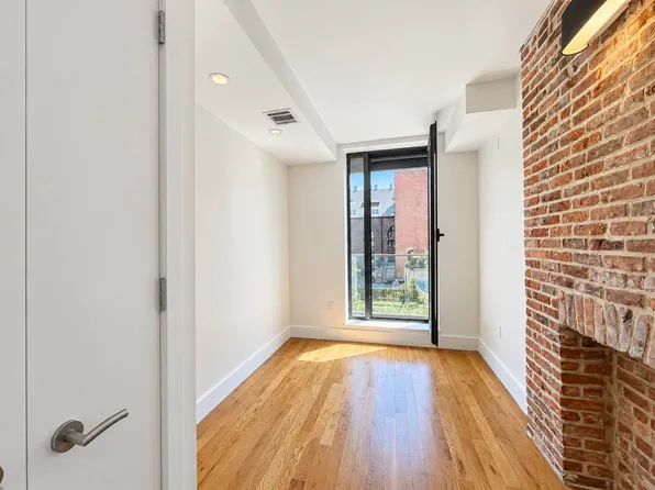 193 Bedford Avenue image 1 of 17