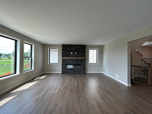 5th image of 3189 Winfield Way SW