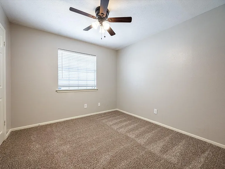 1313 E Sherman Dr — Photo 5