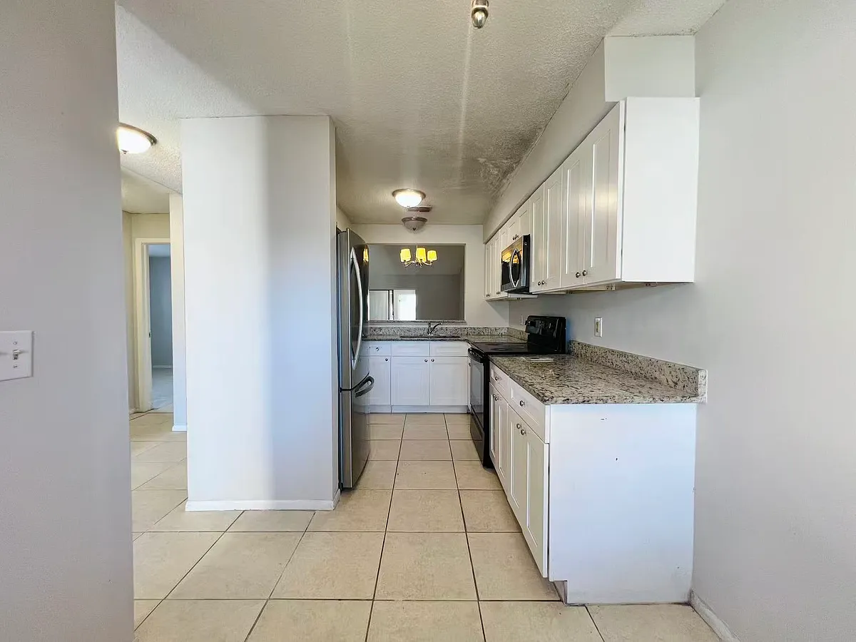 Building Photo - 553 Maineline Blvd