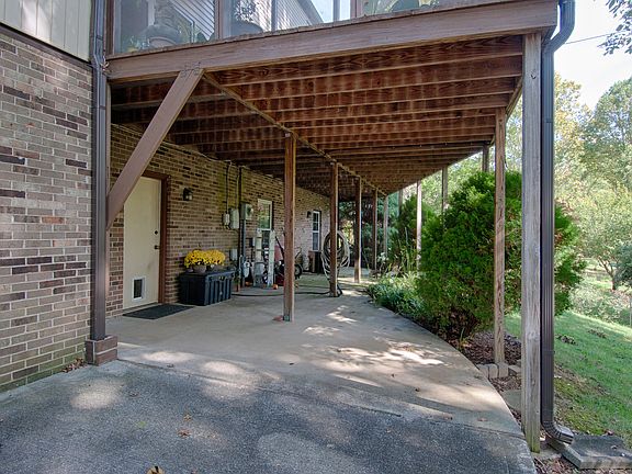 4th image of 1814 Stonebrook Dr