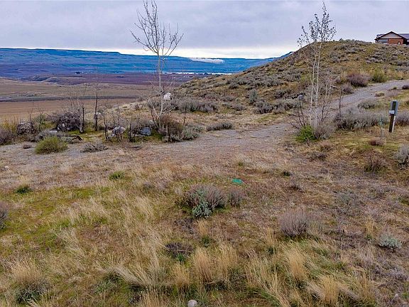 2nd image of 215 Plata Road