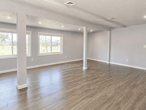 2nd image of 2467 Riverside Dr