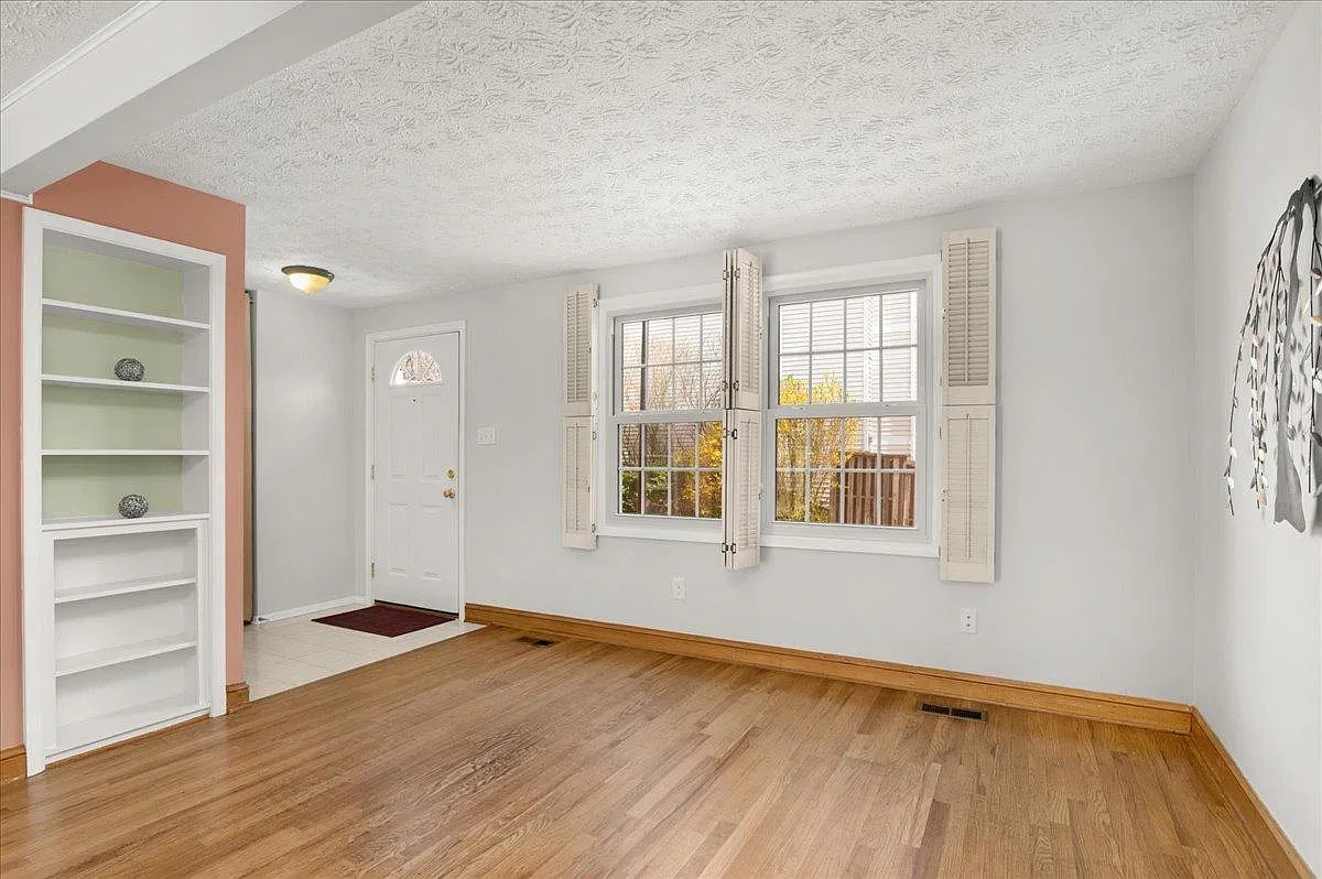 3 bed, 2.5 bath, 1418 sqft, $2,950 — Photo 3