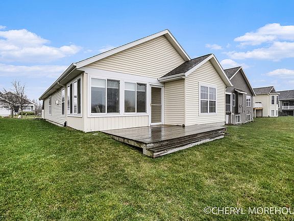 3rd image of 7483 Hometown Ct SE