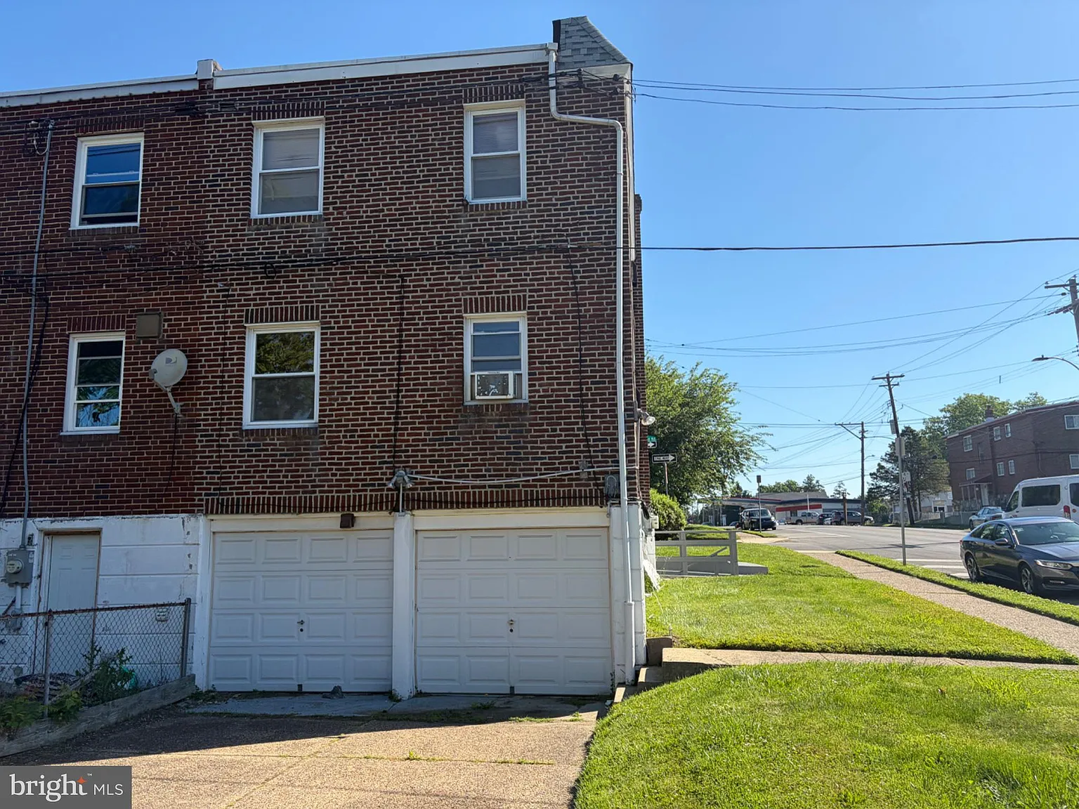 2 bed, 1.0 bath, 1332 sqft, $1,450 — Photo 2
