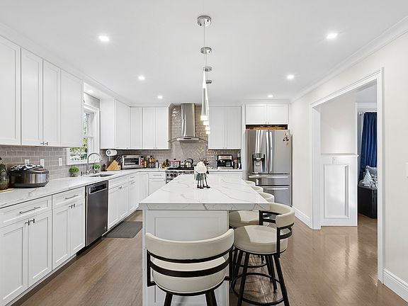 5th image of 9 Seaside Ave