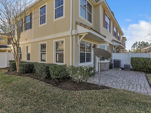 4th image of 527 Hedgewood Dr #1