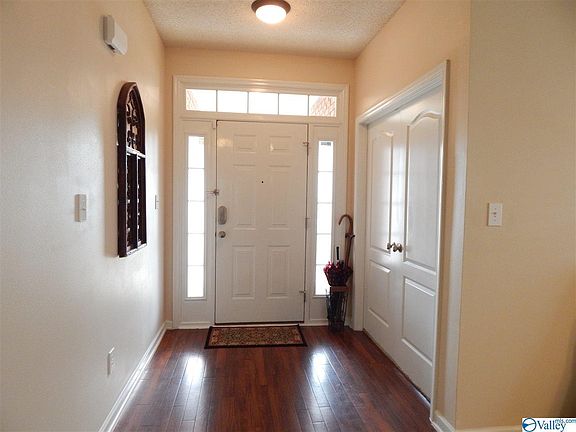 4th image of 121 Herrick Dr SW