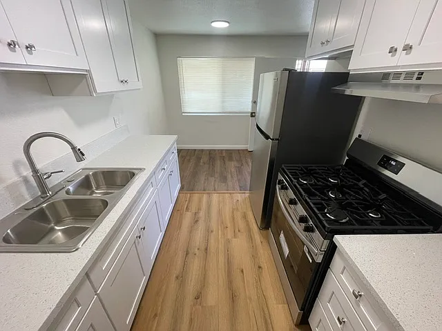 1015 W East St #F — Photo 8