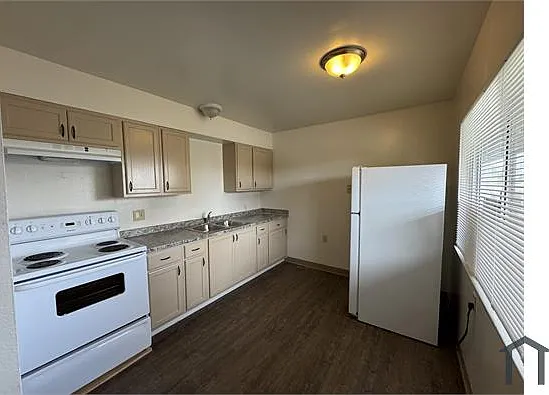 2 bed, 930 sqft, $1,250 — Photo 3