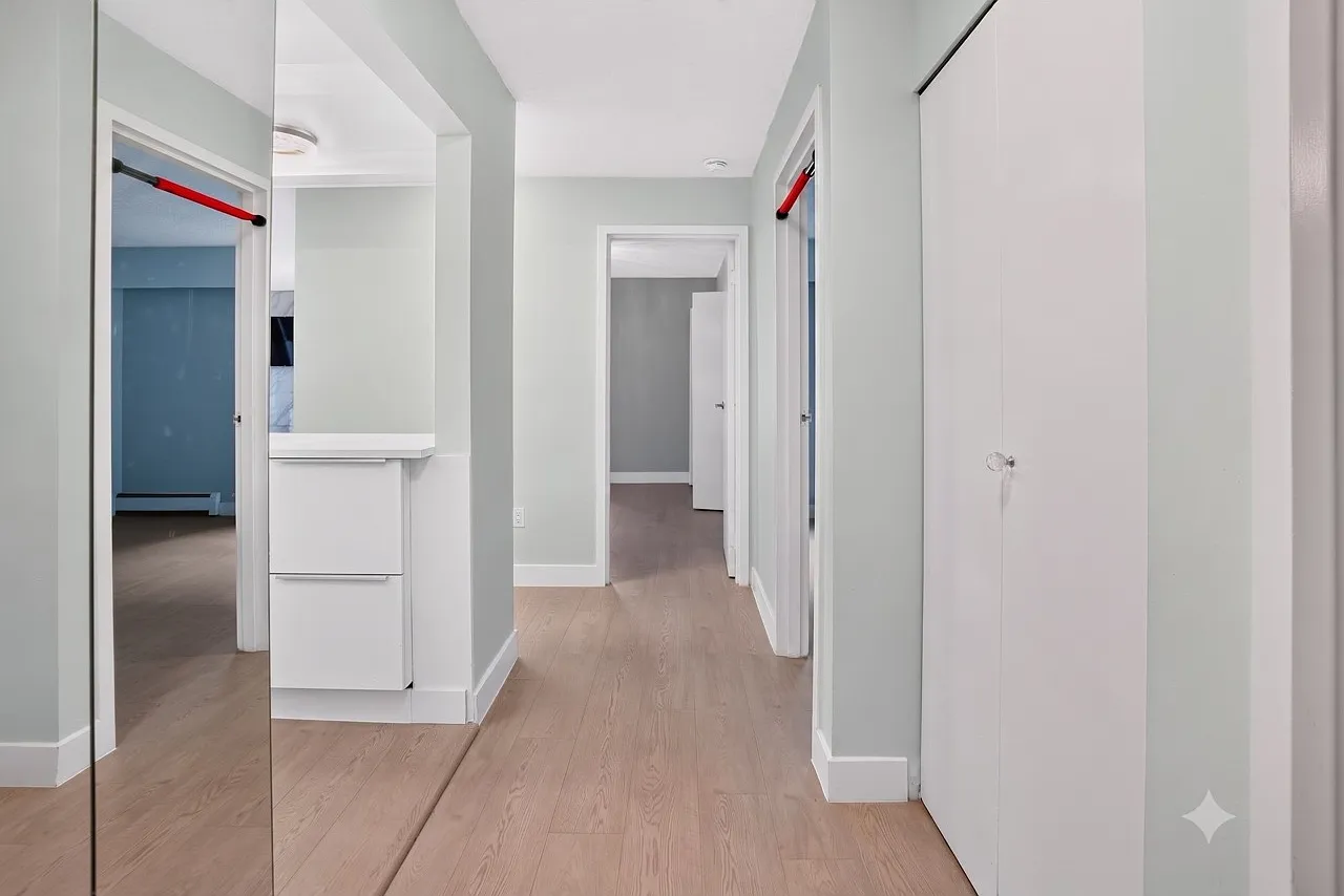 206 Duchess Avenue — Photo 2