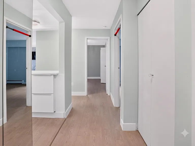 1340 Duchess Ave — Photo 2