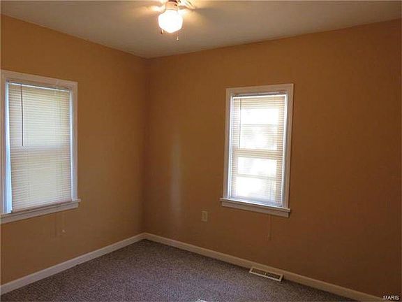 1st bedroom 