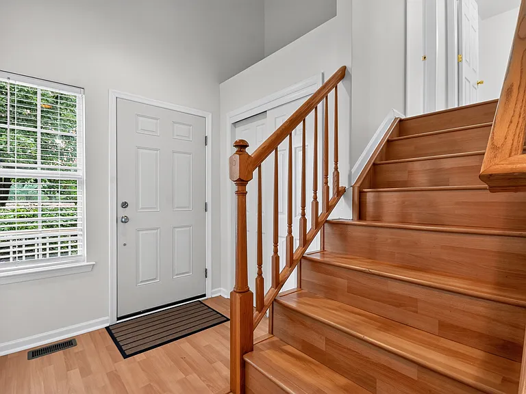 574 Beachway Ave — Photo 3