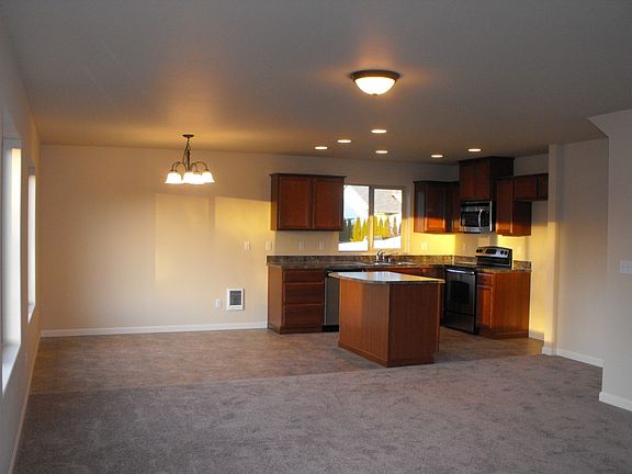 4th image of 898 NW Tinkam Ct