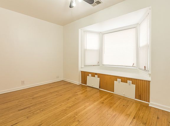 4th image of 444 Holly Ct