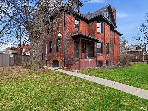 2nd image of 4505 Commonwealth St
