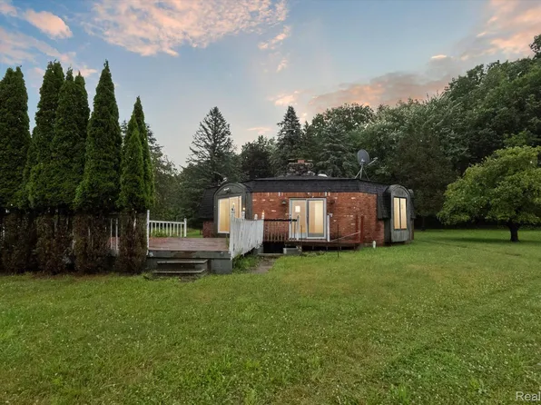 6811 Fish Lake Rd, Holly, MI 48442