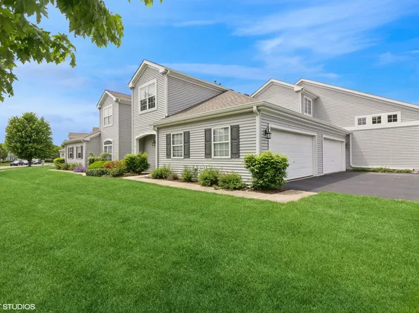 406 Cascade Ln #406, Oswego, IL 60543