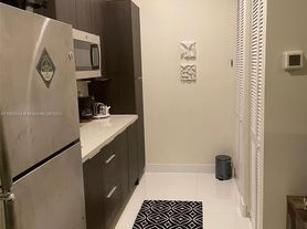 6613 NW 103rd Pkwy, Doral, FL