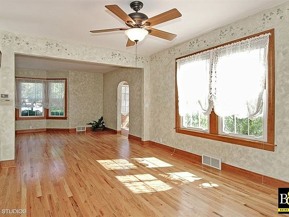 4th image of 237 N Wisconsin St