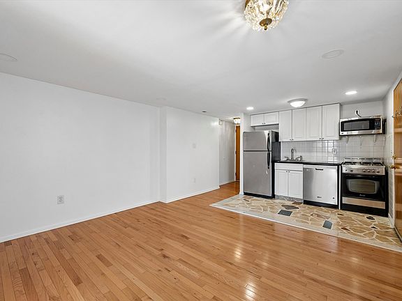 5th image of 1527 S Broad St #3 R