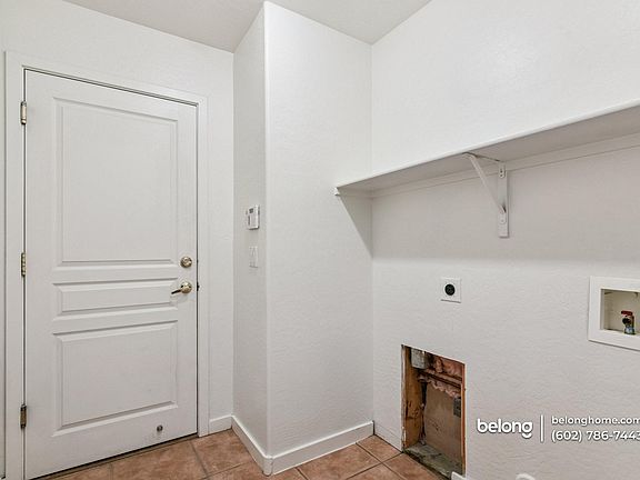 5th image of 2102 E Valencia Dr