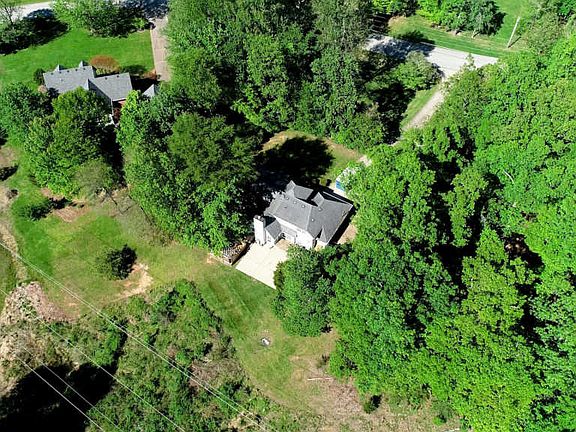 3rd image of 205 Terry Dr