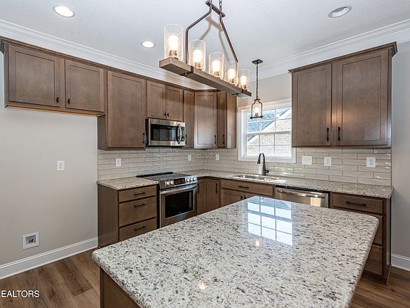 5th image of 581 Timberline Dr