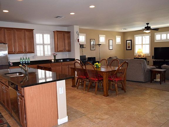 Kitchen/Eat-In Kitchen