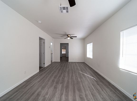 4th image of 442 W Holt Ave