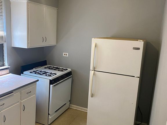 5th image of 7706 S Jeffery Blvd #2W