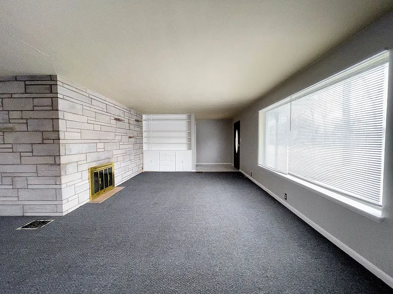 Preleasing For August! Close To Campus — Photo 5