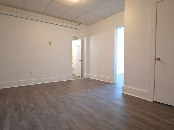 3rd image of 1601 Lincoln Way APT 2
