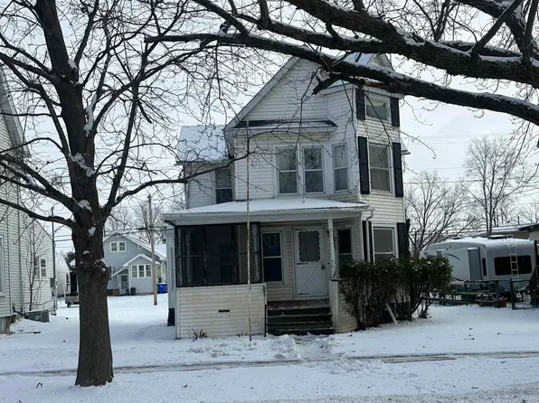 215 1st Ave NE, Oelwein, IA 50662