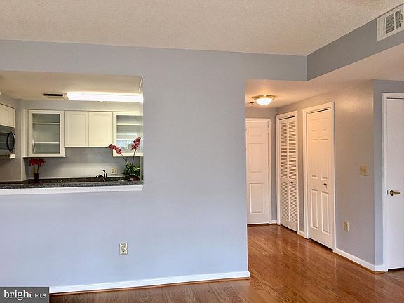 4th image of 22 Courthouse Sq APT 407