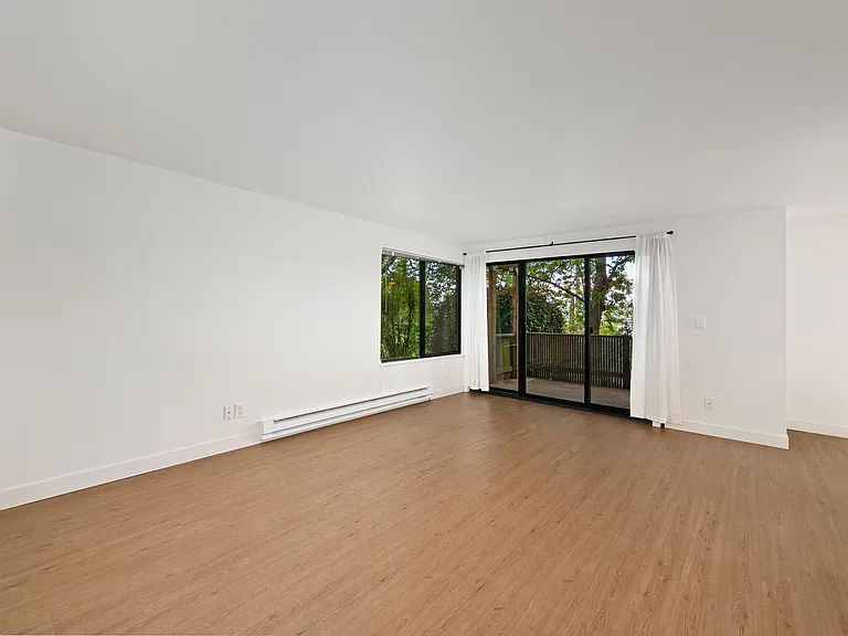 Westwind Apartments — Photo 3