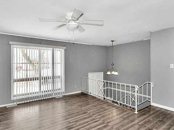 3rd image of 22549 Yates Ave