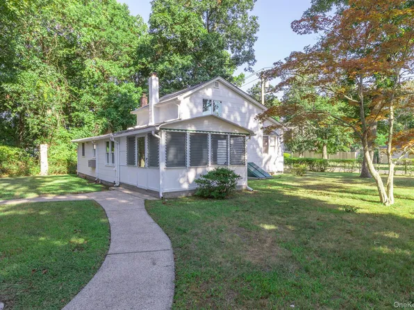 261 Elm Road W, Mastic Beach, NY 11951