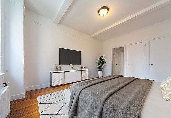 5th image of 244 W 72nd St #6AA